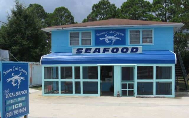 7 North Carolina Seafood Markets Where Locals Buy Fresh Oysters and Flounder for Less