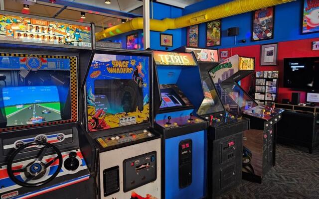 This Nostalgic Red Bank Spot Turns Date Night Into an Unexpected Adventure