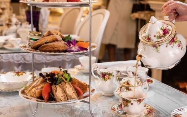 Clotted Cream and Warm Scones Arrive on Tiered Trays at This Proper British Tea Room in Florida