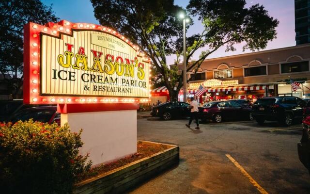 Florida’s Coolest Little Ice Cream Parlor in Dania Beach Still Scoops Like It’s 1950