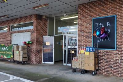 This South Carolina Discount Grocery Has Shoppers Treasure Hunting for Deals and Grabbing $1 Bread