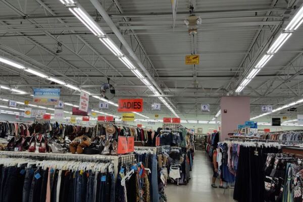 The Giant Ohio Thrift Store Where Bargain Hunters Lose Track Of Time In The Aisles