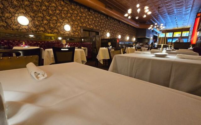 This Minnesota Supper Club Still Serves Relish Trays and Prime Rib Like It’s 1955