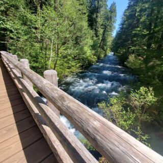 This 26-Mile Oregon River Trail Links Two Hot Springs and a Pool So Blue It Looks Edited