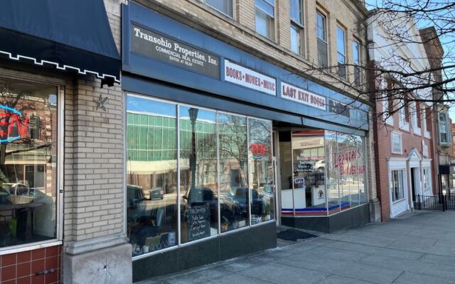 This Ohio Coffeehouse Pours Your Latte Between Shelves Of Used Books And Vinyl