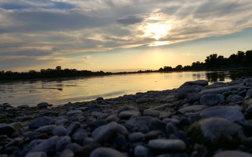 10 Idaho Rivers Where You Can Hunt for Agates, Jasper, and Gold