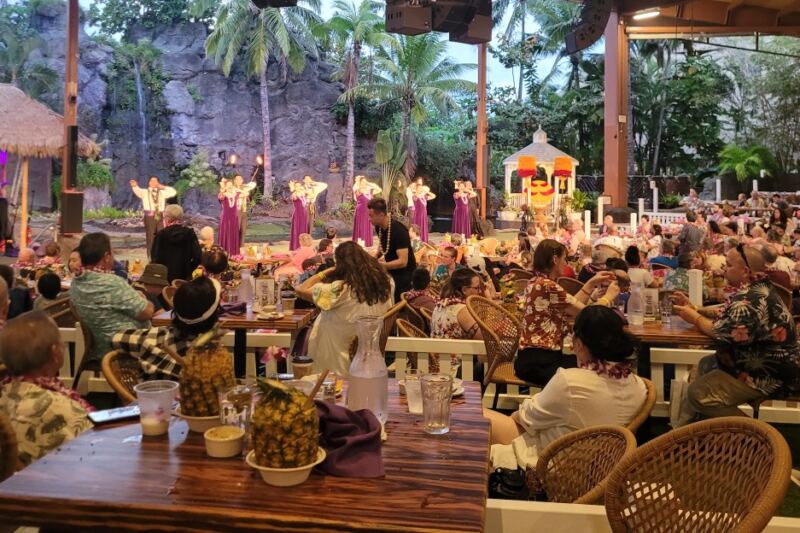 This Hawaii Marketplace Feels Like Stepping Back Into The 1950s