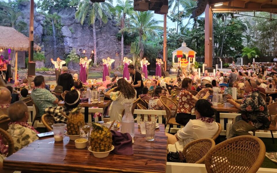 This Hawaii Marketplace Feels Like Stepping Back Into The 1950s