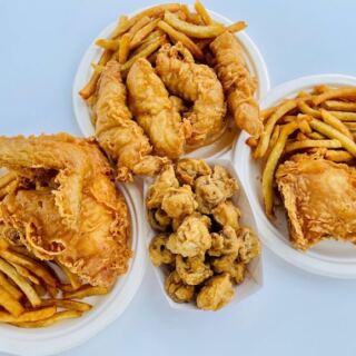 People Drive Over An Hour To Eat Fried Chicken Off Paper Plates At This Old Illinois Tavern