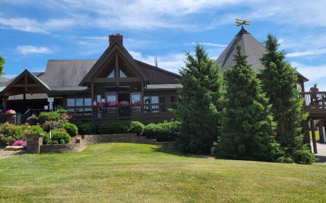 This Century-Old Ohio Farm Hides A Nostalgic Cider Barn And Bakery You Won’t Want To Leave