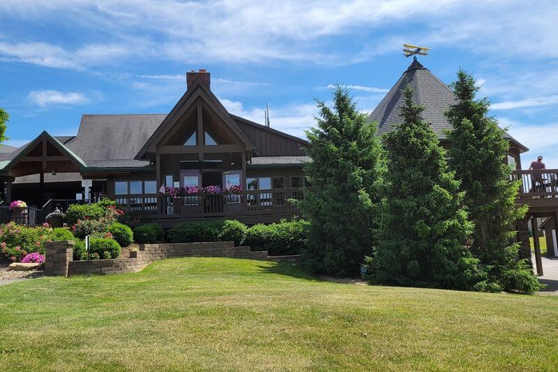 This Century-Old Ohio Farm Hides A Nostalgic Cider Barn And Bakery You Won’t Want To Leave