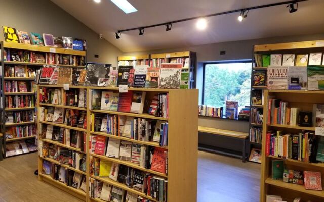 9 Northeast Ohio Bookstores Where Rainy Fall Afternoons Disappear Between The Shelves