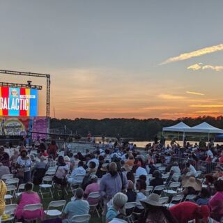 Folding Chairs Become VIP Seats When Jazz and Blues Take Over This North Carolina Lakeside Lawn
