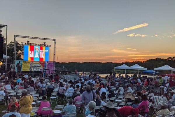 Folding Chairs Become VIP Seats When Jazz and Blues Take Over This North Carolina Lakeside Lawn