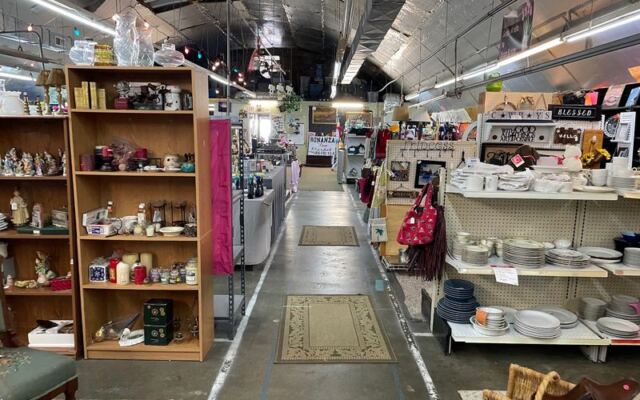This South Carolina Flea Market Packs Inside and Outside Booths with Dusty Nostalgia and Vintage Bargains