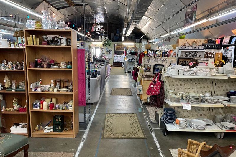 This South Carolina Flea Market Packs Inside and Outside Booths with Dusty Nostalgia and Vintage Bargains