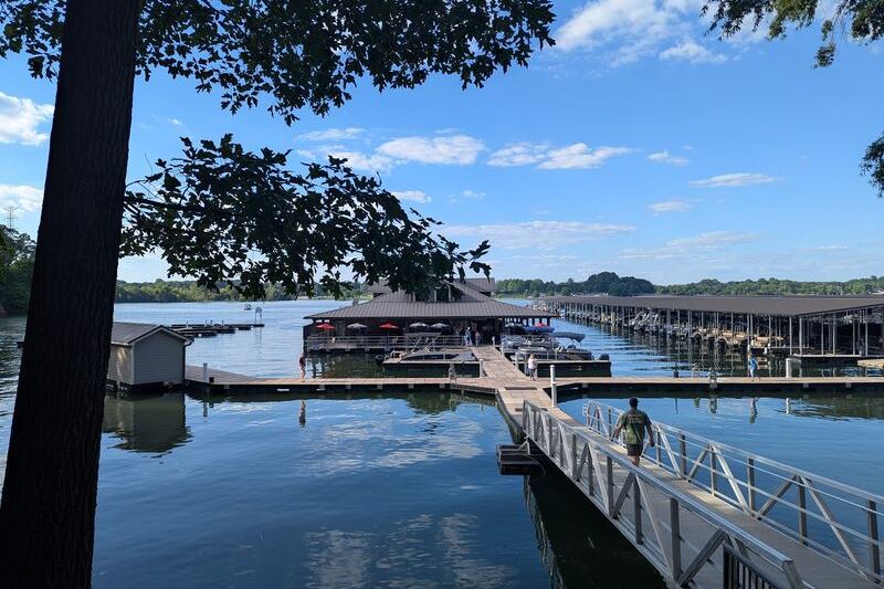 This Floating Tennessee Restaurant Has Fish Gathering Right Beside Your Table While You Eat