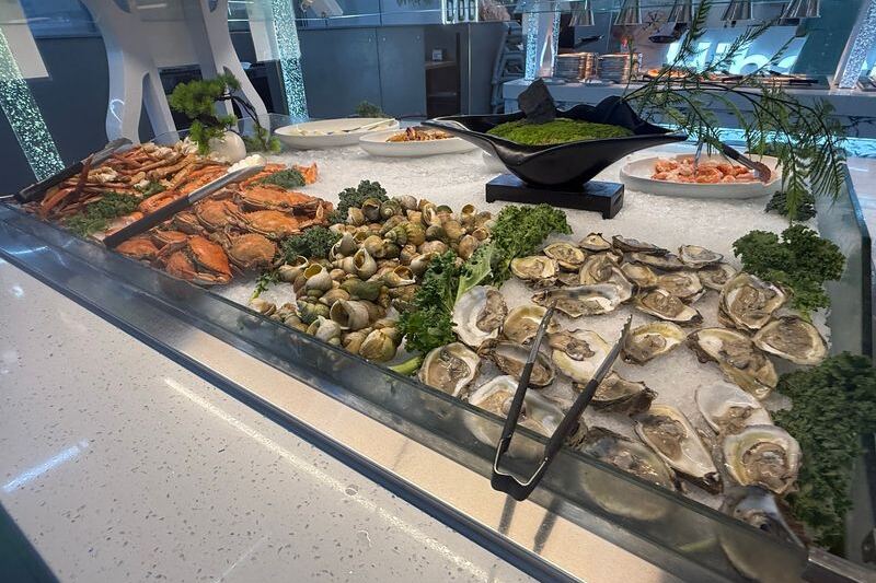 This Rockville Seafood Buffet Loads Every Plate With Snow Crab, Lobster, Oysters, and Fresh Sushi