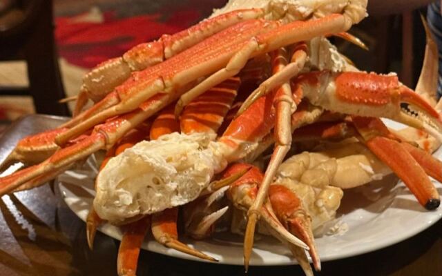 At This Council Bluffs Casino Buffet, Fresh Crab Legs Hit the Line Every 10 Minutes