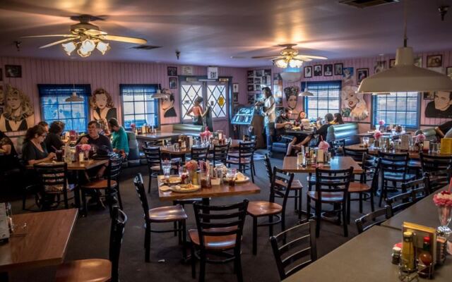 This Small-Town California Diner Serves Pie And Chicken-Fried Steak Surrounded By 1950s Memorabilia