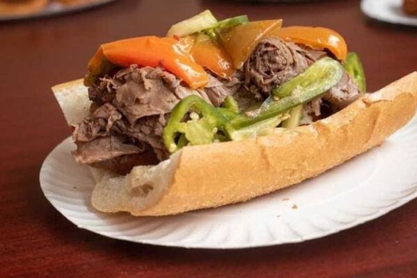 This Tiny Illinois Beef Stand Has Dipped Sandwiches The Same Way Since The 1960s, And Regulars Still Order It Wet