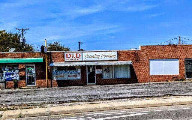 This Little South Carolina Country Restaurant Serves Hearty Meatloaf Plates And Early Breakfasts The Regulars Love