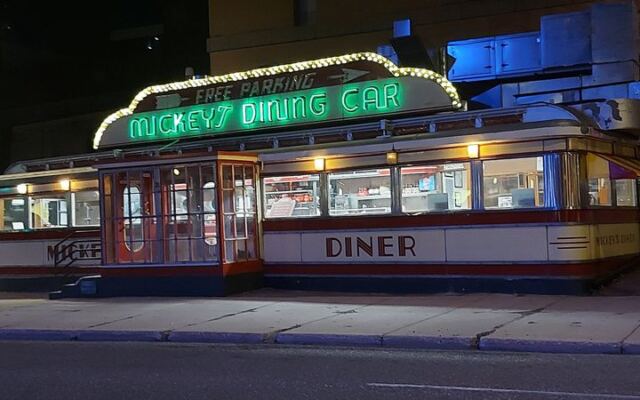 This Train Car Diner in Minnesota Has Been Flipping Blueberry Pancakes Around the Clock Since 1939