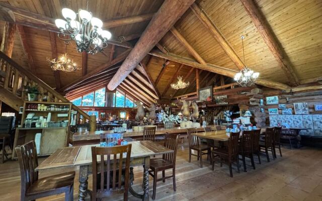 This Log Lodge Restaurant On The Way To The Oregon Coast Serves Cinnamon Rolls The Size Of Your Head