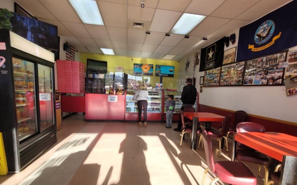 This Unassuming Nevada Donut Shop Opens Before Most Of The City Wakes Up