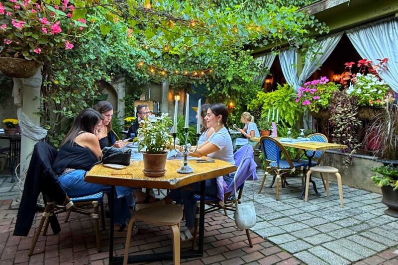 14 Pennsylvania Restaurants With Beautiful Courtyards