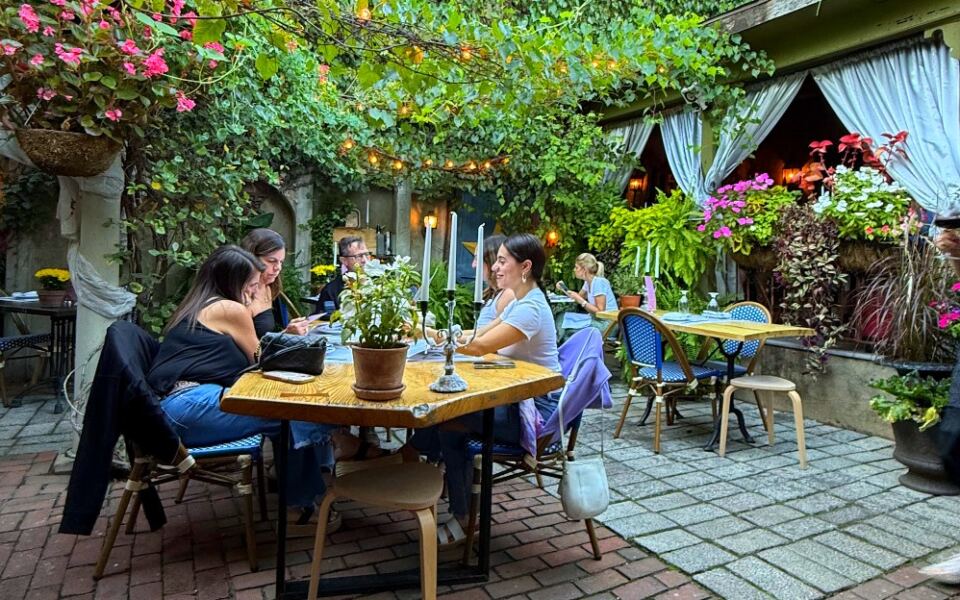 14 Pennsylvania Restaurants With Beautiful Courtyards