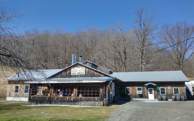 These 6 Massachusetts Sugar Shacks and Farm Kitchens Pour Real Maple Syrup Over Your Pancakes