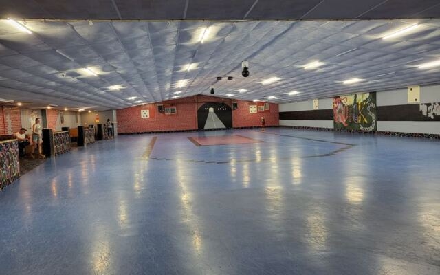 You Pay Less Than A Movie Ticket To Roll Across These 15 Old-School Illinois Roller Rinks