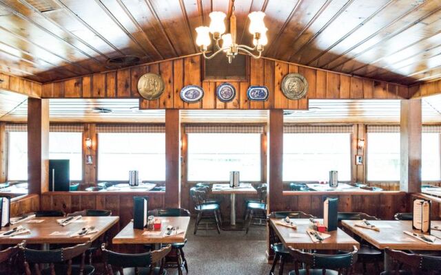 This Small-Town Minnesota Steakhouse Charges Half What Big-City Chains Do, and Its Steaks Taste Better