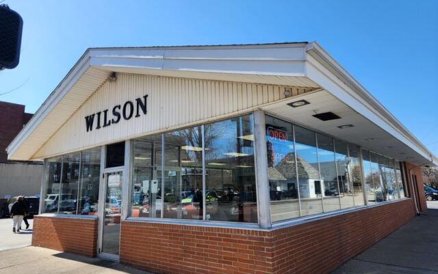 Hungry Ohio Road-Trippers Should Know These 8 Classic Hamburger Counters Still Grill The Old Way
