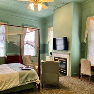 Couples Unplug With Fireplaces, Whirlpool Tubs, and Massages at This Quiet Massachusetts Schoolhouse Inn