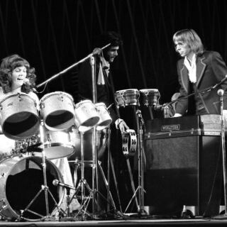 15 Slow Dance Songs Every ’70s Prom Kid Will Remember