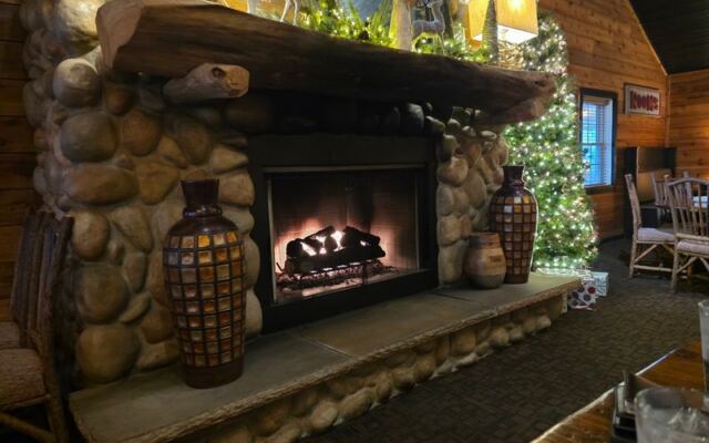 10 Illinois Restaurants With Cozy Fireside Dining Worth Driving To This Winter