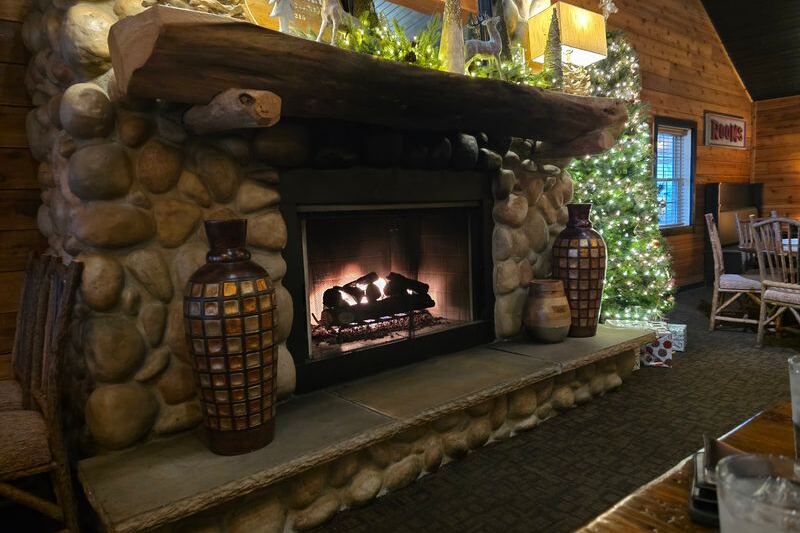10 Illinois Restaurants With Cozy Fireside Dining Worth Driving To This Winter