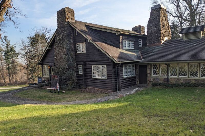 For Furniture Lovers, Stickley’s New Jersey Log House Reveals His Designs at Home