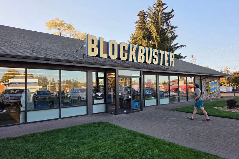 Oregonians Still Rent VHS Tapes at the Last Blockbuster on Earth