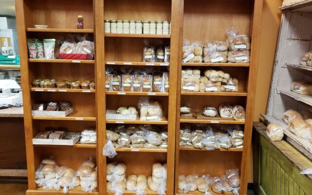 Still-Warm Jalapeño Cheese Bread and Rhubarb Pie Are Fairly Priced at This Down-Home Arizona Bakery