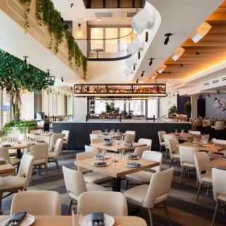 This Riverside Illinois Restaurant Serves Seafood With A View Of The Water From Every Table