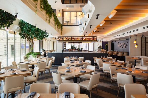 This Riverside Illinois Restaurant Serves Seafood With A View Of The Water From Every Table