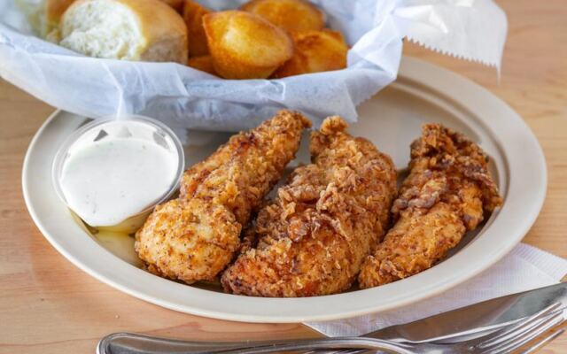 Huge Portions of Fried Chicken Keep Families Lined Up at These 8 Tennessee Meat-and-Threes