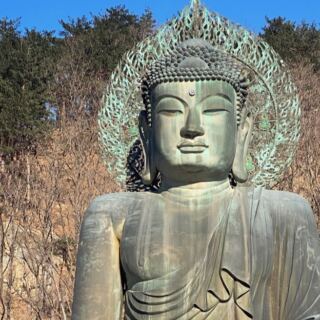 Sinheungsa Temple Has Stood Beneath Seoraksan’s Peaks for More Than 1,300 Years