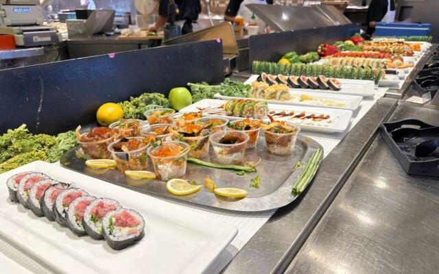 This Las Vegas Buffet Serves Up Endless Snow Crab and Fresh Sushi Without Draining Your Wallet