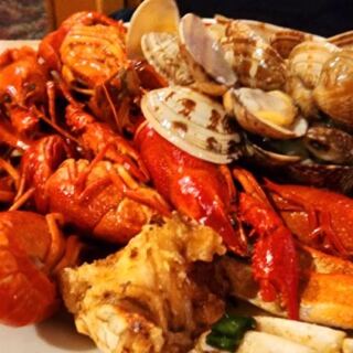 Arizona Has an All-You-Can-Eat Seafood Buffet That Keeps Refilling Its Crab Legs, Clams, and Mussels