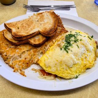 Since 1948, This California Diner Has Served Homemade Biscuits and Old-School Breakfasts Without the Fuss