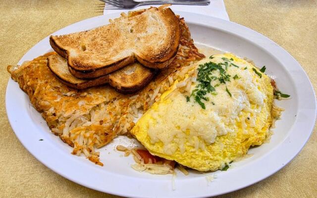 Since 1948, This California Diner Has Served Homemade Biscuits and Old-School Breakfasts Without the Fuss
